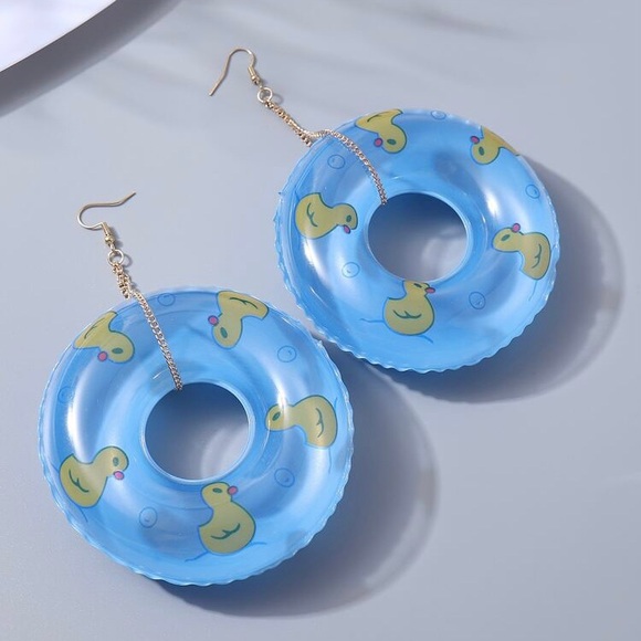 3/$30 💛 Pool Float Earrings - Picture 2 of 3